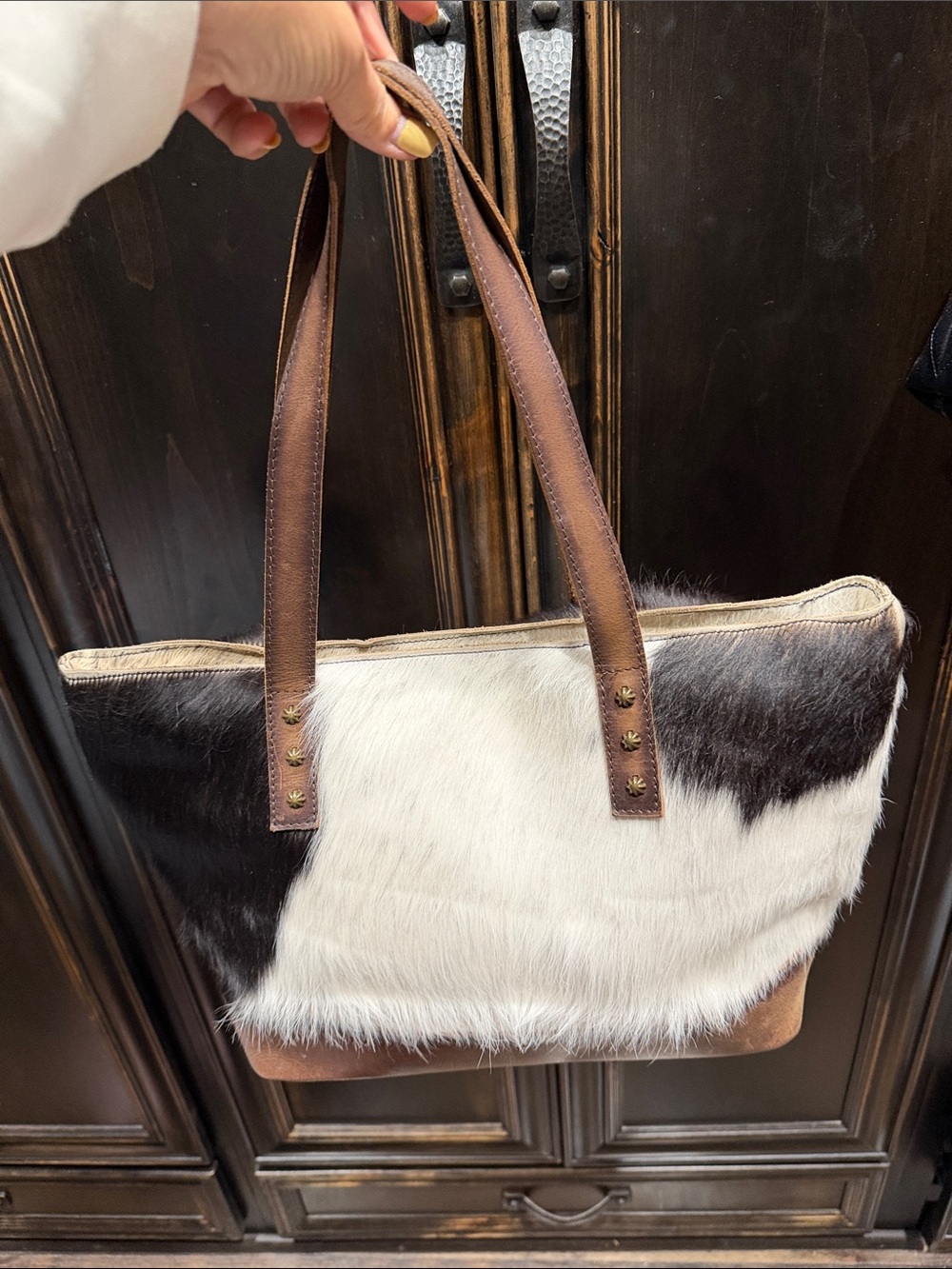 STS ranchwear Ranch Cowhide Tote Bag in Brown, black and White hair on hide - Picture 2 of 3